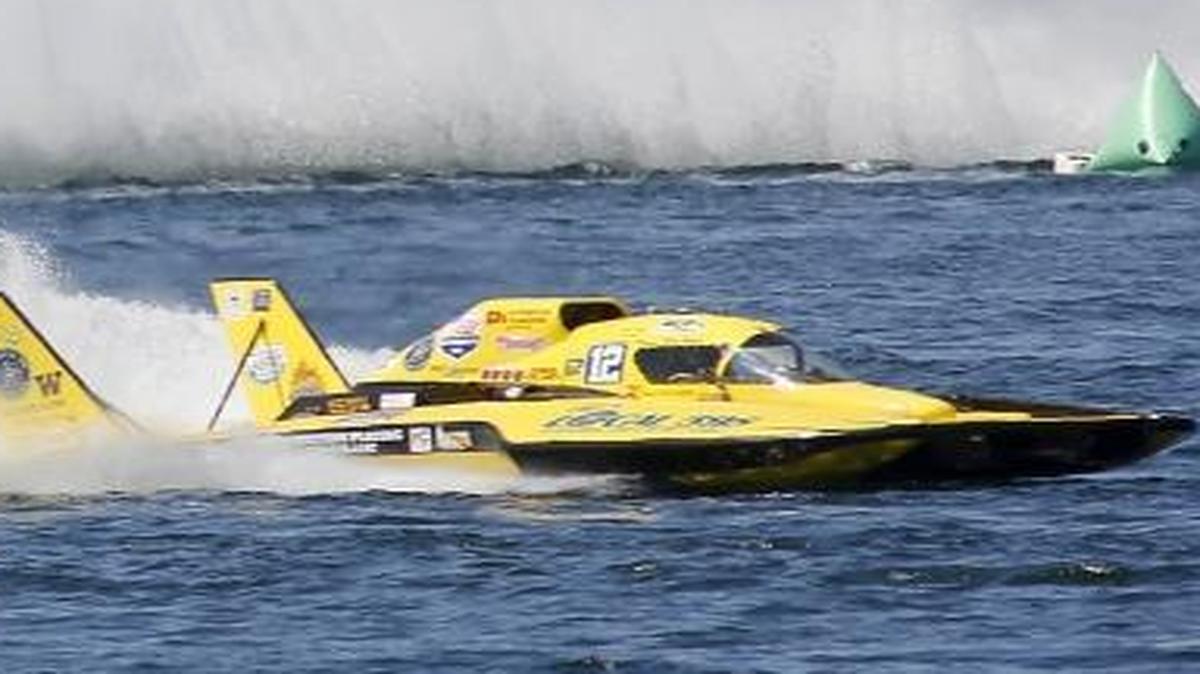 Greg Hopp in the GP-12 Miss Local 598 - Plumbers & Steamfitters boat races to victory during Saturday’s first heat race on the Columbia River. Hopp was 2-for-2 on the day.