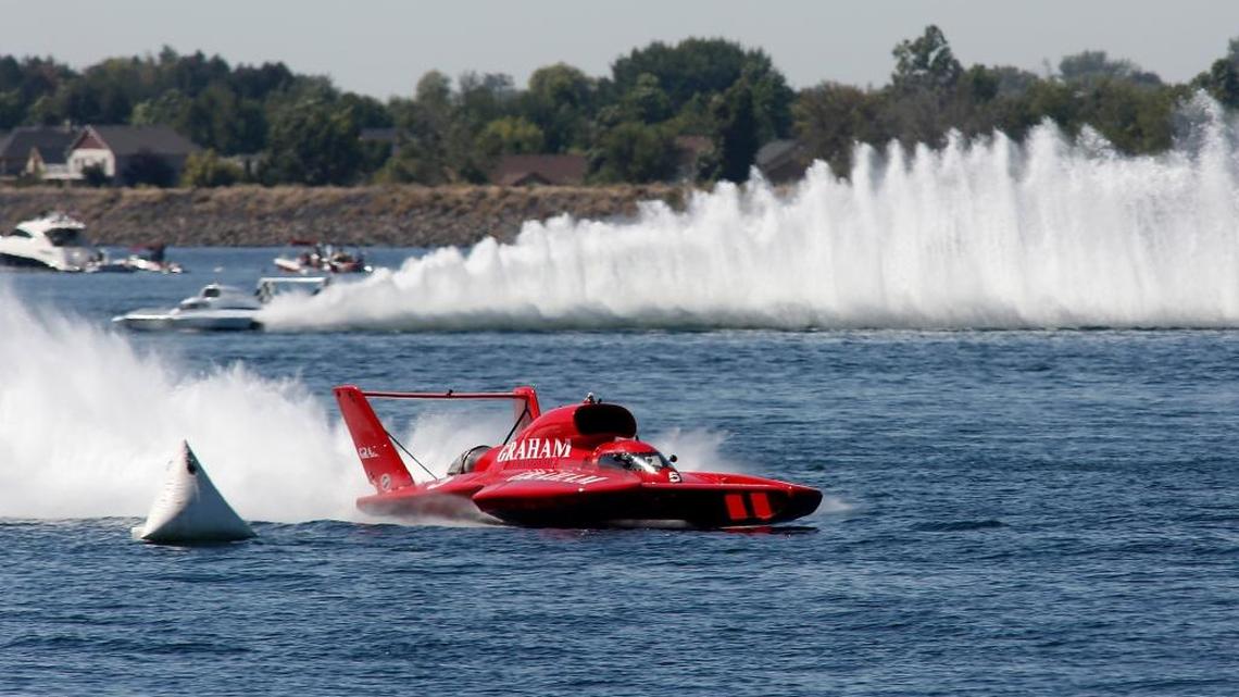 Kelly takes heat 2B, leading the entire way