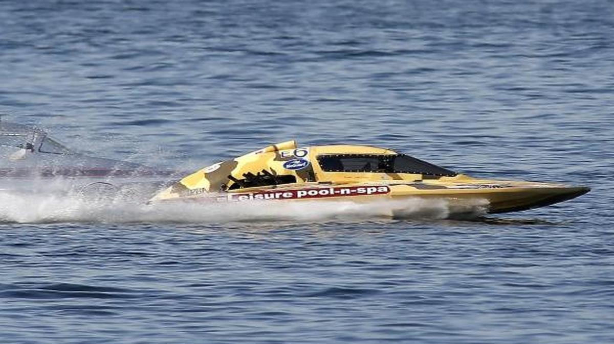 The E-6 Leisure Pool & Spa racing boat driven by Kennewick’s Josh Culver edges out the E-87 Problem Child’s Nasty New Heifer driven by Bill Strain for second place during the second heat race for the 5-liter class Friday at the Columbia Cup racing event.