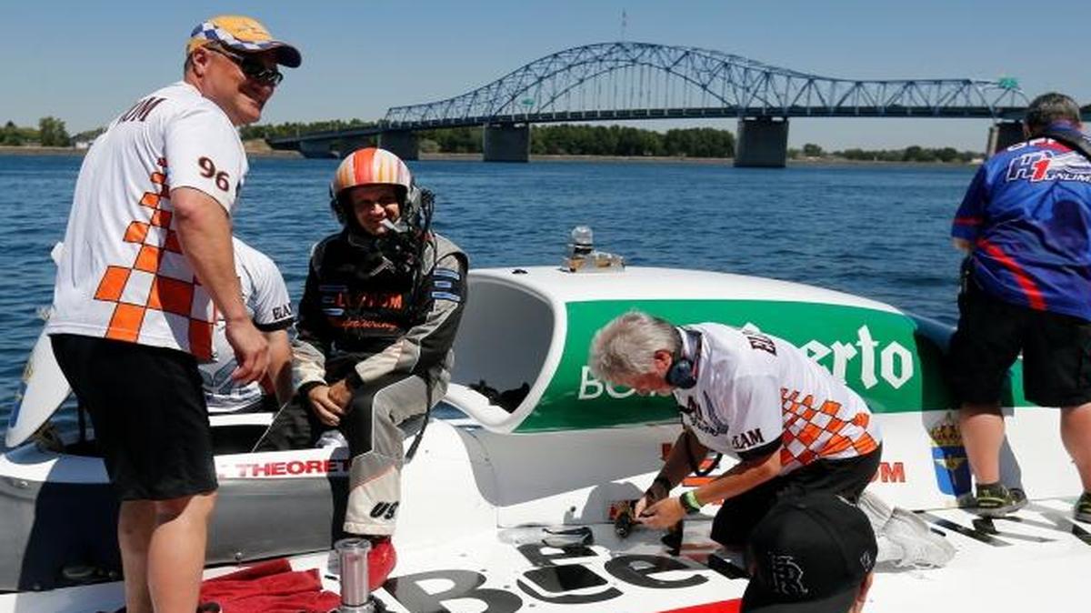 U-16 Oh Boy! Oberto driver Jean Theoret, center, is second in points entering the final day of the HAPO Columbia Cup. See more photos at www.tricityherald.com.