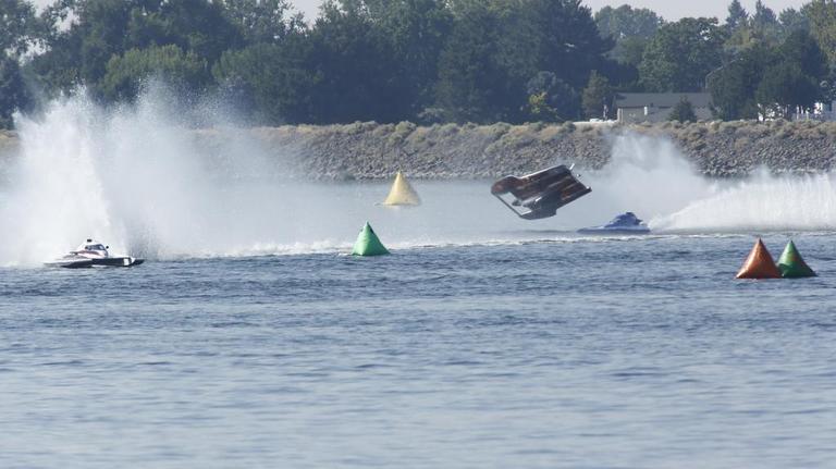 5-Liter hydroplane heat race flip
